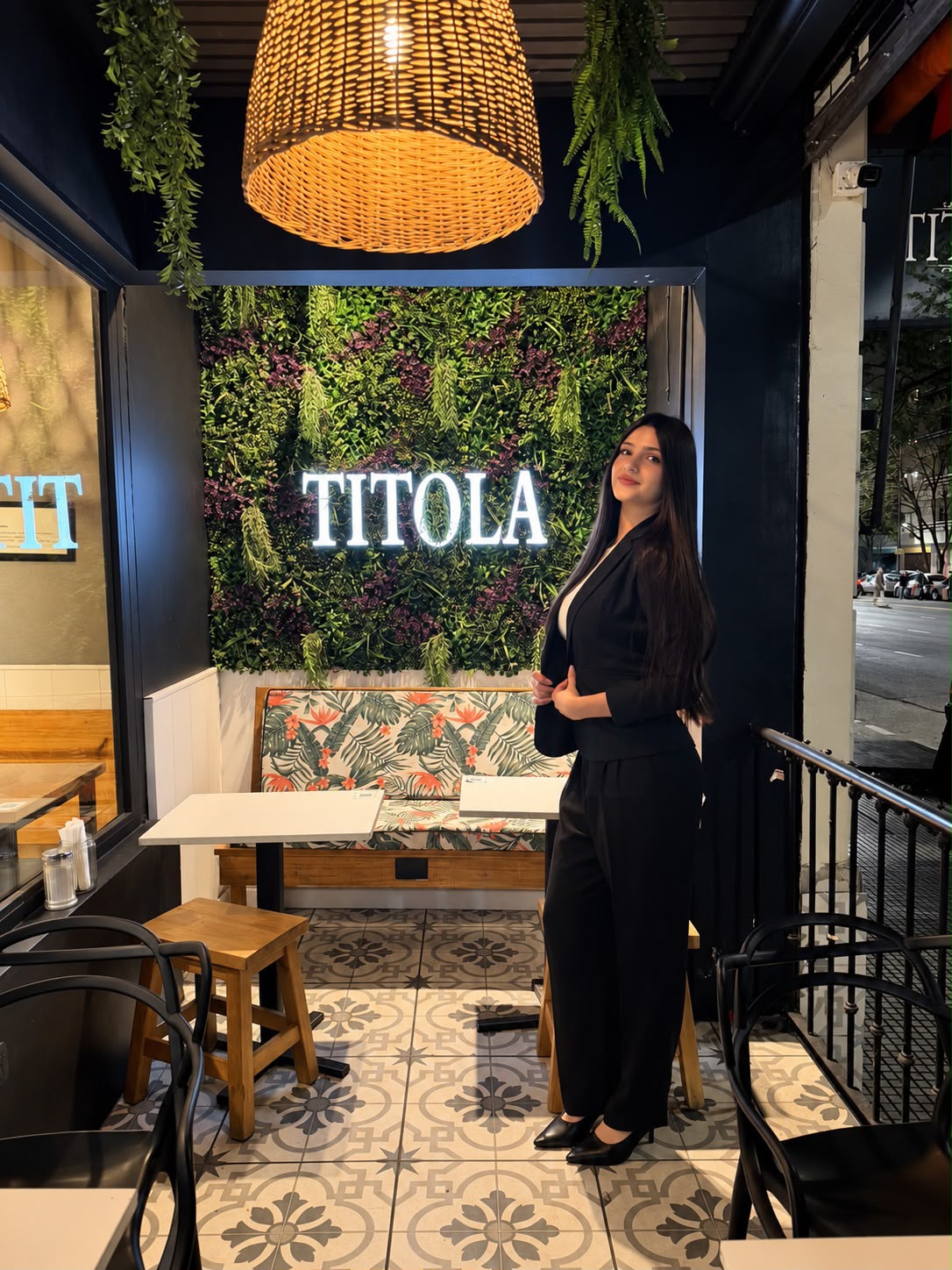 Promotora del staff de boko en Titola